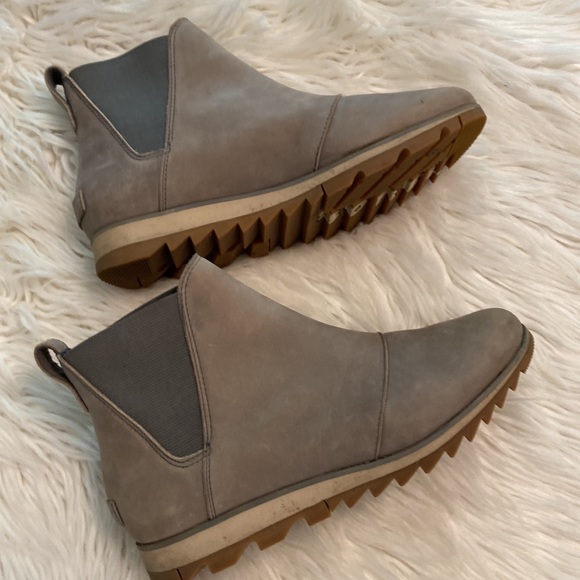 SOREL Boots size 8.5 color gray/silver excellent condition see all photos - Picture 16 of 16